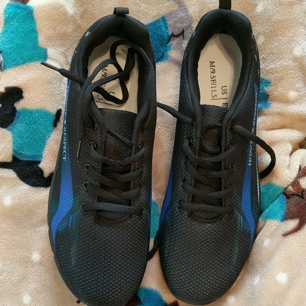 Low top tennis shoes "Honor Respect" tribute.